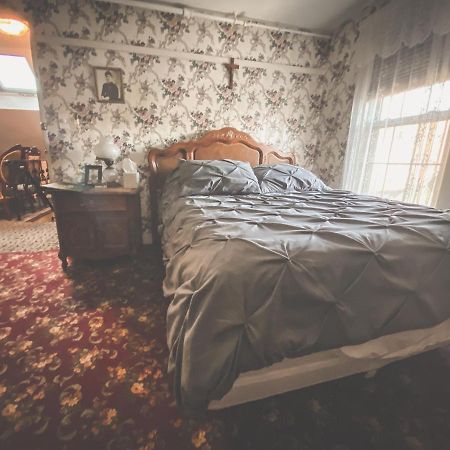 Lizzie Borden House Bed & Breakfast Fall River Exterior photo