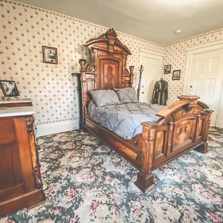 Lizzie Borden House Bed & Breakfast Fall River Exterior photo