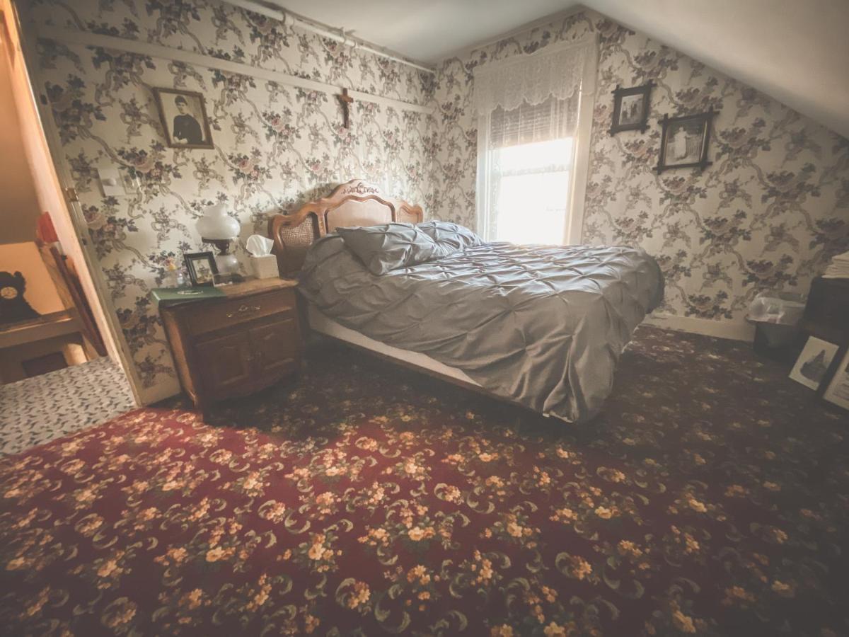 Lizzie Borden House Bed & Breakfast Fall River Exterior photo
