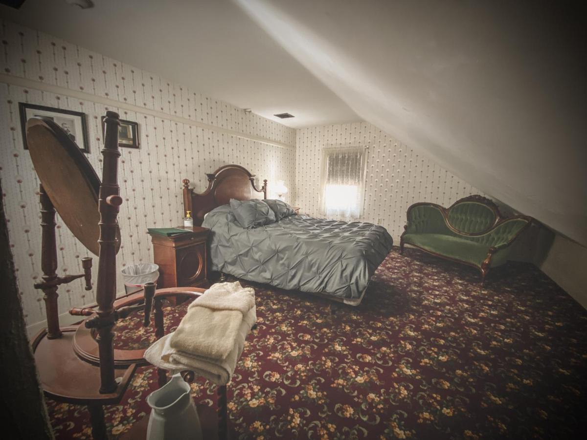 Lizzie Borden House Bed & Breakfast Fall River Exterior photo