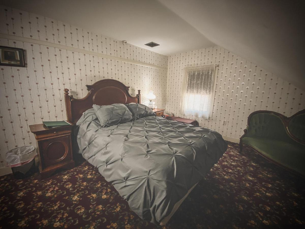 Lizzie Borden House Bed & Breakfast Fall River Exterior photo