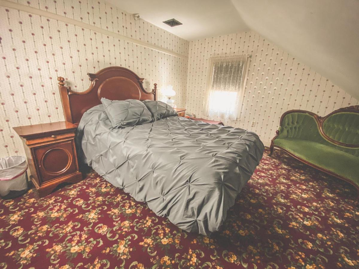 Lizzie Borden House Bed & Breakfast Fall River Exterior photo