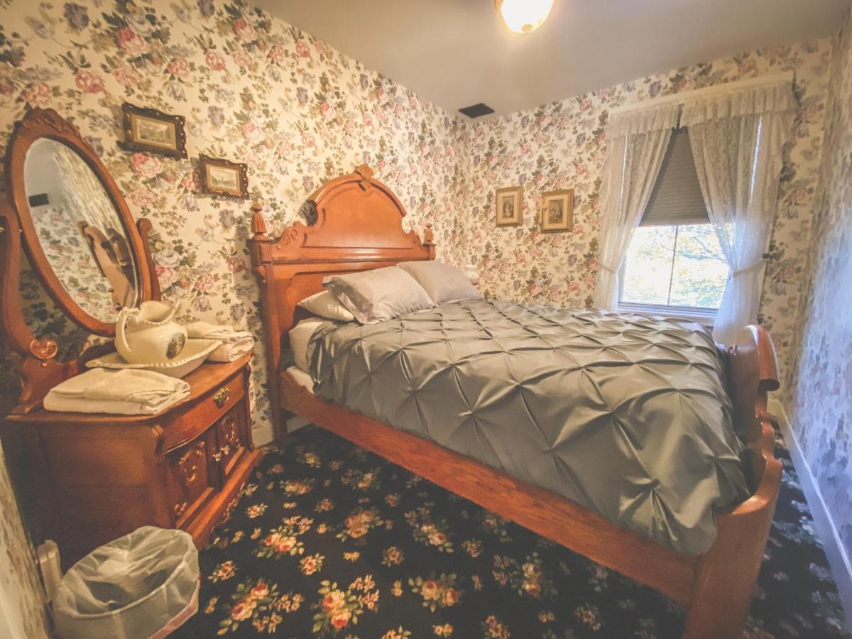 Lizzie Borden House Bed & Breakfast Fall River Exterior photo